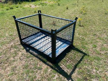 Opslagbox/ vuurkorfbak (metaal) (LxBxH=118x 80x 70) beschikbaar voor biedingen