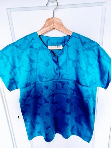 Vintage Japanse Aziatische stijl t-shirt beschikbaar voor biedingen