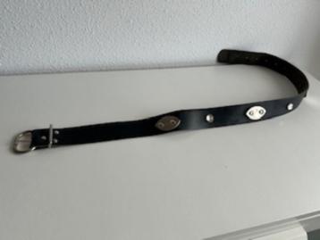 Leren riem met studs beschikbaar voor biedingen
