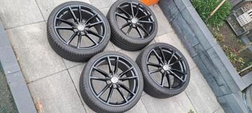 VW Pretoria 19 inch velgen met Pirelli banden beschikbaar voor biedingen