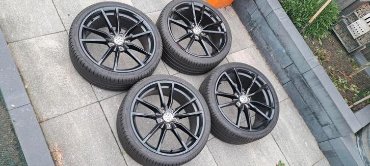 VW Pretoria 19 inch velgen met Pirelli banden, Auto-onderdelen, Banden en Velgen, Band(en), Zomerbanden, 19 inch, 235 mm, Personenwagen