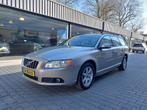 Volvo V70 2.5T Momentum Automaat Telefoon Leer Navi Stoelver, Beige, 2521 cc, Parkeersensor, 92 €/maand