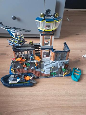 Lego City Politie Eiland met Boeven beschikbaar voor biedingen