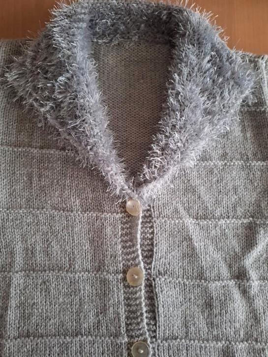Gebreid vest, lichtgrijs met fleece-kraag, maat 38, Kleding | Dames, Overige Dameskleding, Nieuw, Ophalen of Verzenden