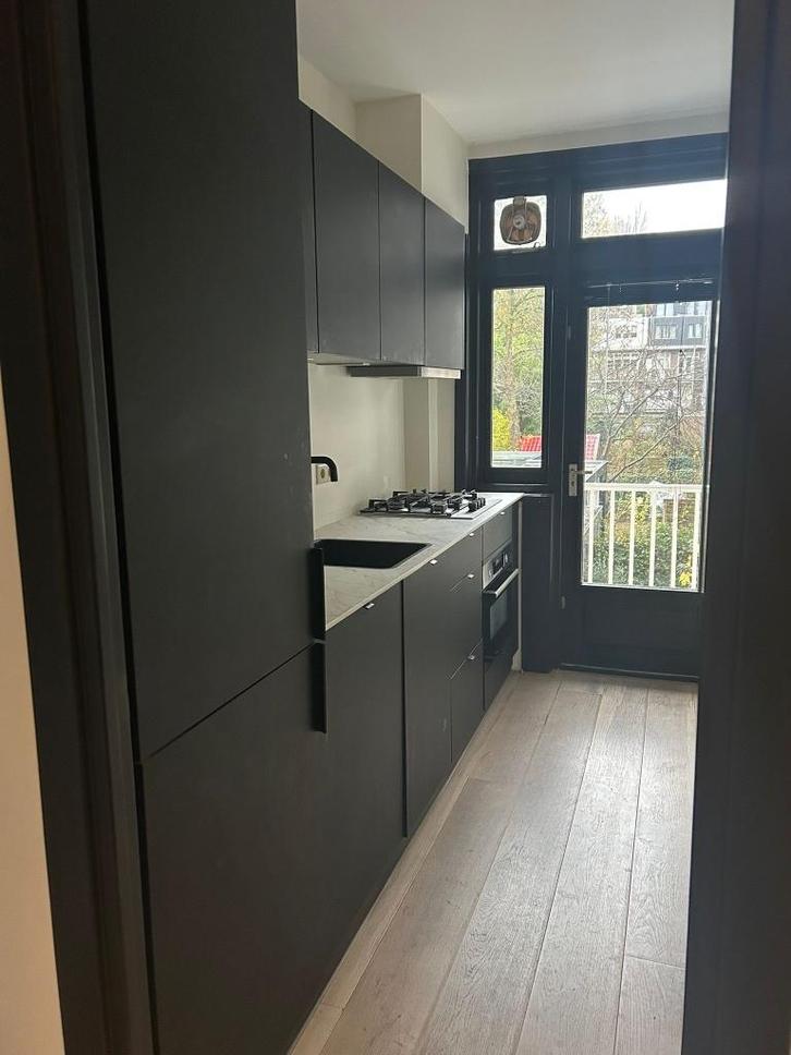 Kvik keuken uit 2019 - composiet blad, Huis en Inrichting, Keuken | Complete keukens, Gebruikt, Enkelwandige keuken, Zwart, Composiet