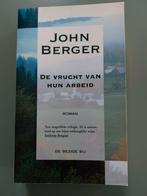 John Berger - De vrucht van hun arbeid (trilogie), Boeken, Literatuur, John Berger, Ophalen of Verzenden, Zo goed als nieuw, Nederland