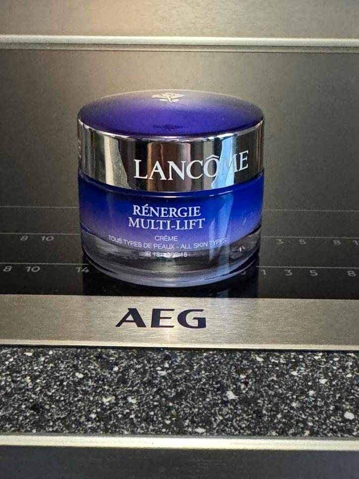 Lancome renergie multi lift creme spf 15 all skin types 50ml, Sieraden, Tassen en Uiterlijk, Uiterlijk | Gezichtsverzorging, Nieuw