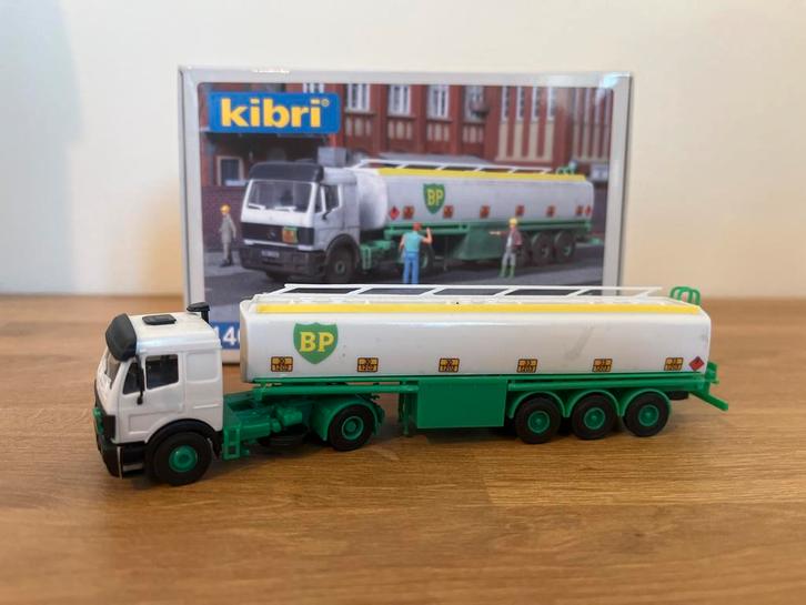 Kibri H0 BP tankwagen – Mercedes met oplegger, Hobby en Vrije tijd, Modelauto's | 1:87, Zo goed als nieuw, Bus of Vrachtwagen