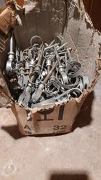 3 maten en verschillende hoeveelheden Flamco muurbeugels, Doe-het-zelf en Verbouw, IJzerwaren en Bevestigingsmiddelen, Ophalen of Verzenden
