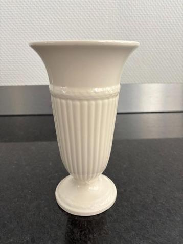 Wedwood Edme vaas / trompetvaas, 22 cm. beschikbaar voor biedingen
