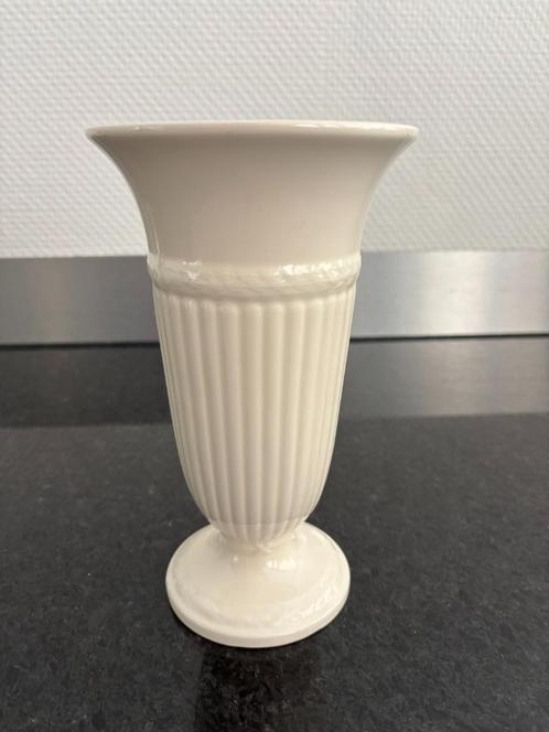 Wedwood Edme vaas / trompetvaas, 22 cm., Antiek en Kunst, Antiek | Vazen, Ophalen of Verzenden