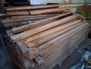 Houten balken beschikbaar voor biedingen