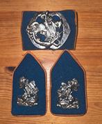Baretembleem + kraagspiegels Huzaren van Oranje, Verzamelen, Ophalen of Verzenden, Landmacht, Nederland, Embleem of Badge