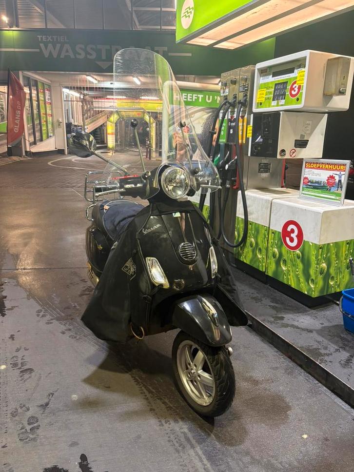 Vespa LX 2012 (met begrenzer!), Fietsen en Brommers, Scooters | Vespa, Gebruikt, Overige modellen, Maximaal 25 km/u, Benzine, Ophalen