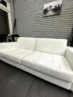 Gratis deken en 2 kussens, witte leer bank is goedkope OP=OP, Huis en Inrichting, Banken | Sofa's en Chaises Longues, Ophalen