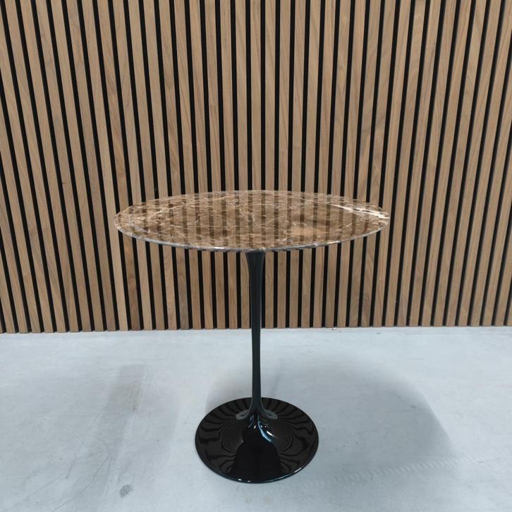 Knoll Saarinen Low Table - Emperador Marmer ø 51cm, Antiek en Kunst, Antiek | Meubels | Tafels, Ophalen of Verzenden