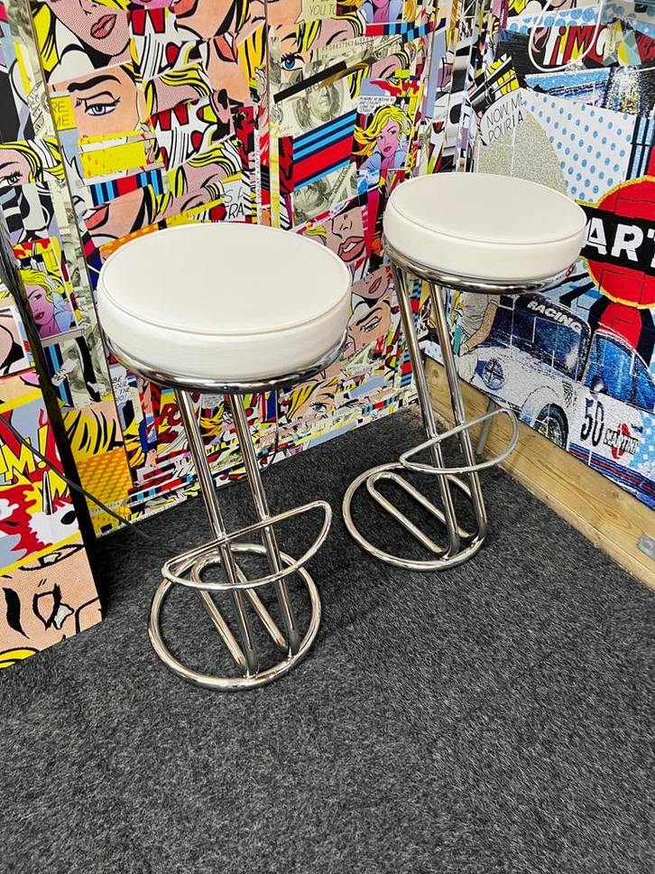 2 barkrukken Barkruk „Zeta“ Zitting wit, chroom onderstel., Huis en Inrichting, Barkrukken, Zo goed als nieuw, 60 tot 90 cm, Kunststof