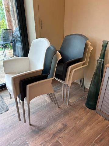 6 prachtige Philippe Starck stoelen beschikbaar voor biedingen