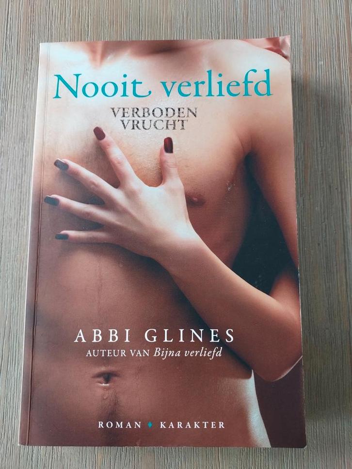Abbi Glines - Nooit verliefd, Boeken, Literatuur, Zo goed als nieuw, Nederland, Ophalen of Verzenden