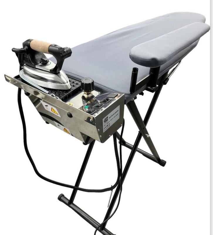 Strijkplank met een ingebouwde ketel en stoomstrijkijzer pro, Witgoed en Apparatuur, Strijkijzers en Strijkplanken, Ophalen of Verzenden