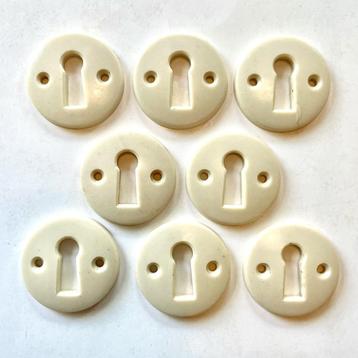 Vintage midcentury witte slotplaat, slotrozet, sleutelrozet beschikbaar voor biedingen