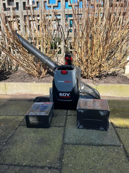 Powerworks greensworks accu 60 v bladblazer rug gedragen, Tuin en Terras, Bladblazers, Zo goed als nieuw, Ruggedragen, Accu, Met opvangzak