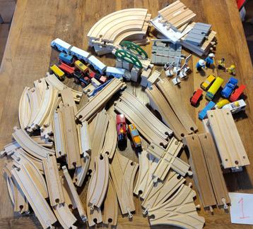 Houten treinbaan, plus autobaan beschikbaar voor biedingen