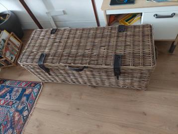 Rieten Opbergmand met Deksel beschikbaar voor biedingen