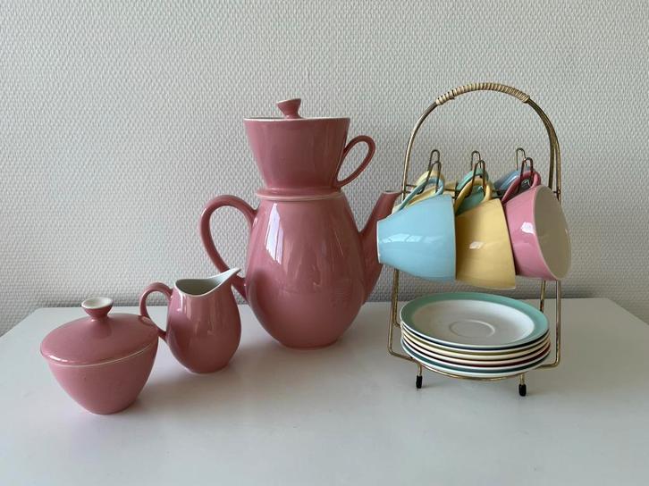 Pastel regout koffie servies Petrus regout, Antiek en Kunst, Antiek | Servies compleet, Ophalen of Verzenden