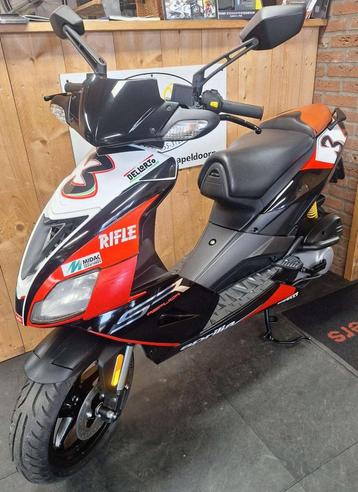 Een zeer nette APRILIA SR Factory van 1e eigenaar. beschikbaar voor biedingen