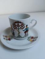 Kopje en schotel met afbeelding borduren., Ophalen of Verzenden, Gebruikt, Porselein, Kop en/of schotel