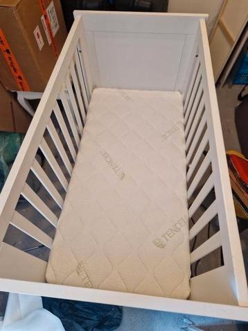 Babybedje ledikant inclusief nieuw matras  beschikbaar voor biedingen