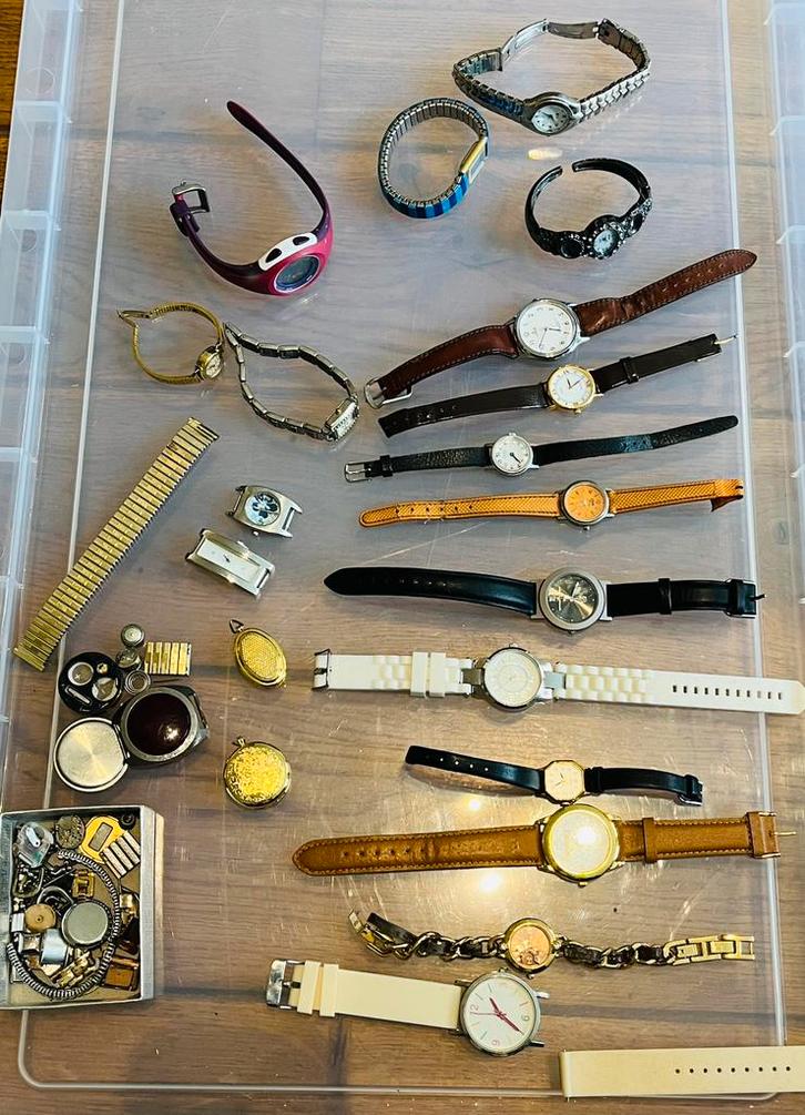 Collectie horloges en horlogeonderdelen, Hobby en Vrije tijd, Overige Hobby en Vrije tijd, Gebruikt, Ophalen of Verzenden