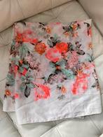 Witte sjaal met roze patroon, Kleding | Dames, Mutsen, Sjaals en Handschoenen, Ophalen of Verzenden, Sjaal, Zo goed als nieuw