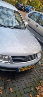 Volkswagen Passat 1.8 20V 92KW 1999 Grijs, Auto's, Voorwielaandrijving, 65 €/maand, 125 pk, 4 cilinders