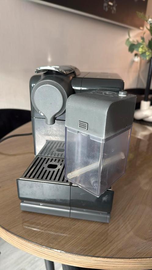 Nespresso Delonghi, Witgoed en Apparatuur, Koffiezetapparaten, Gebruikt, Koffiepads en cups, Espresso apparaat, Ophalen