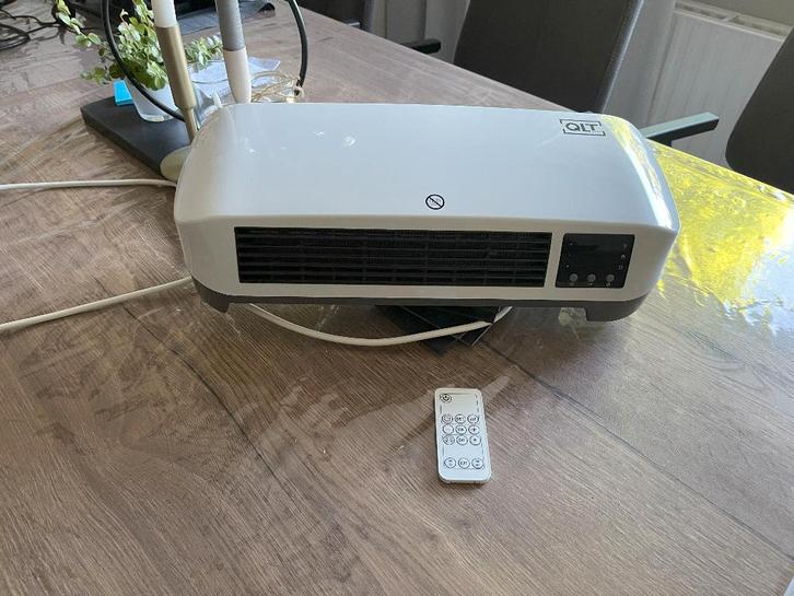 Te koop twee wand kachels ., Huis en Inrichting, Kachels, Zo goed als nieuw, Hangend, Overige soorten, Elektrisch, Ophalen