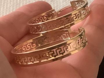 Geweldige vintage gouden oorbellen creolen Versace logo 14 k beschikbaar voor biedingen