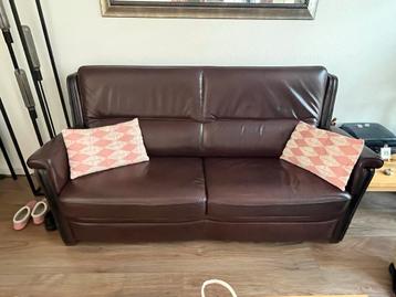 Bruine leren bank - Tweepersoons + fauteuil beschikbaar voor biedingen