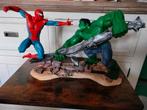 SPIDER-MAN VS HULK statue, Ophalen of Verzenden, Zo goed als nieuw