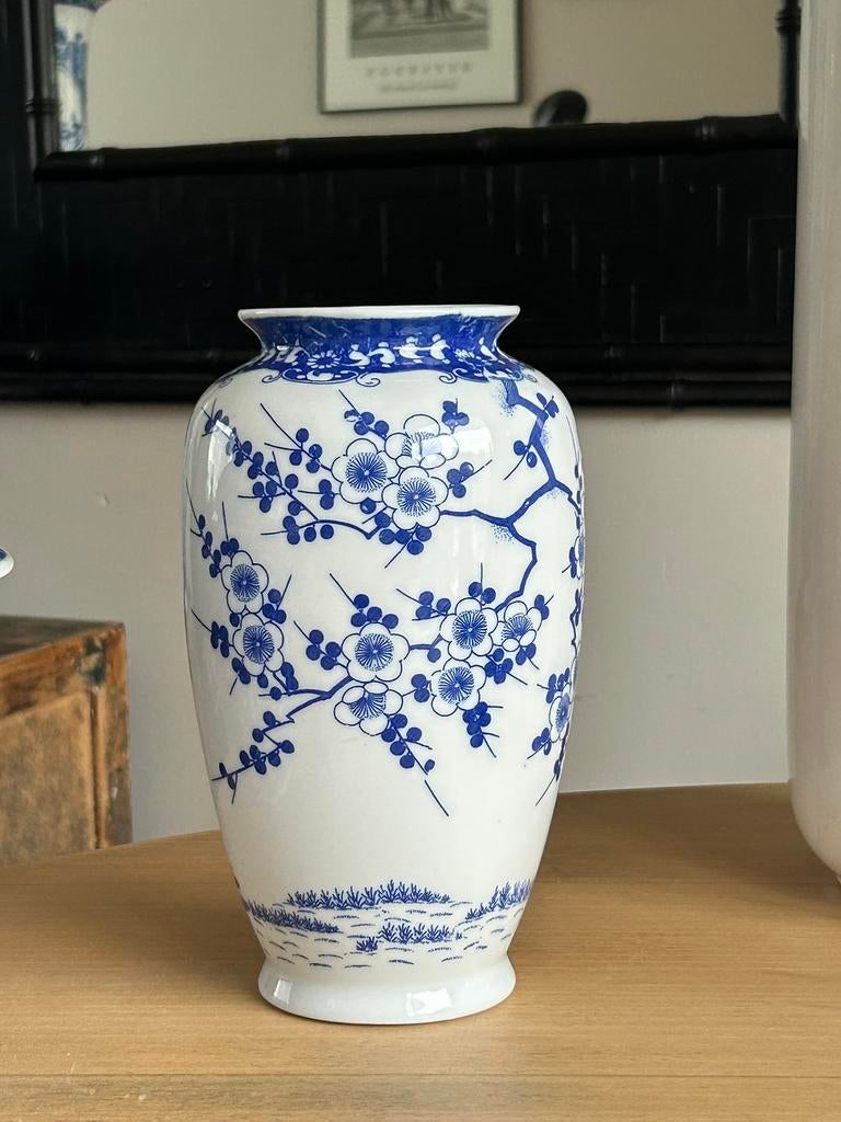 Prachtige oosterse vintage bloemen vaas, Blauw, Aardewerk of Porselein, Ophalen of Verzenden, Zo goed als nieuw