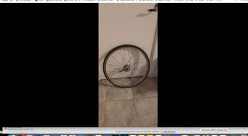Heel fietswiel met prima  binnen en buitenband. beschikbaar voor biedingen
