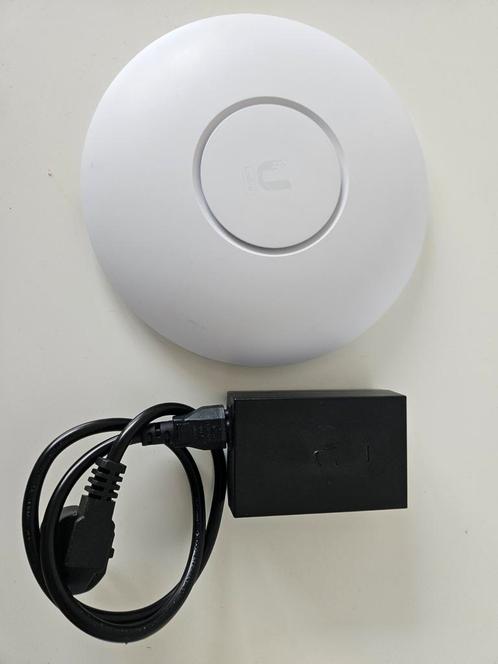 2x Unifi AP U6 PRO inclusief 2x Unifi POE adapter, Computers en Software, Accesspoints, Zo goed als nieuw, Verzenden