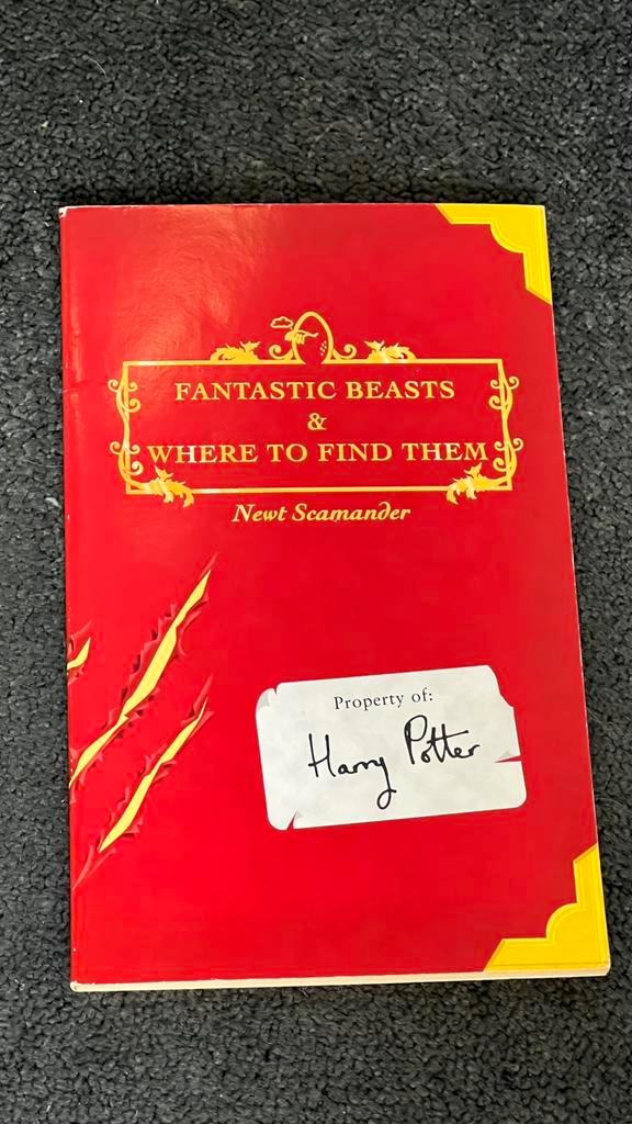Harry Potter leerboek Fantastic Beasts UK, Verzamelen, Harry Potter, Gebruikt, Boek of Poster, Ophalen of Verzenden