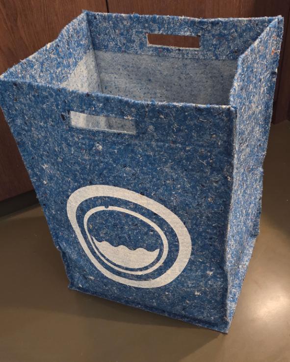 Seepje wasmand, gemaakt van oude steward(ess) kostuums, Huis en Inrichting, Badkamer | Badtextiel en Accessoires, Gebruikt, Blauw