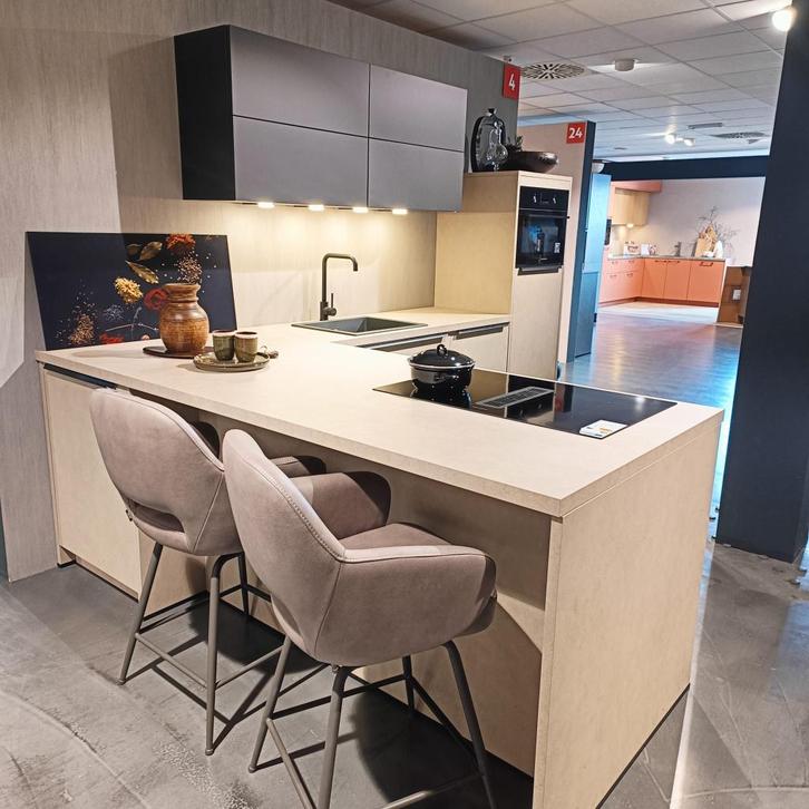 Showroomkeuken Kiezelgrijs, Huis en Inrichting, Keuken | Complete keukens, Nieuw, Hoekkeuken, Grijs, Ophalen