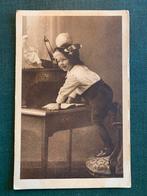 8-8-1917 Ventje staat op stoel en leest een boek, Gelopen, Kinderen, Ophalen of Verzenden, Voor 1920