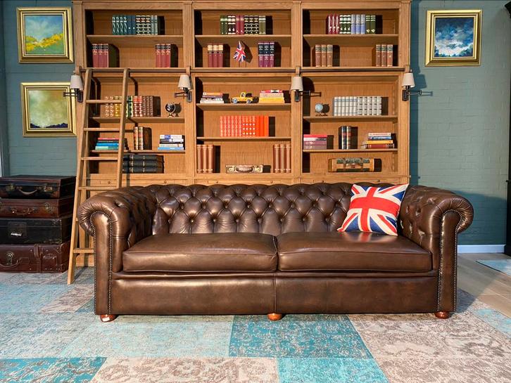 Chesterfield 3.5 zit bank bruin GRATIS BEZORGD, Huis en Inrichting, Banken | Voetenbanken en Poefen, Gebruikt, 125 cm of meer