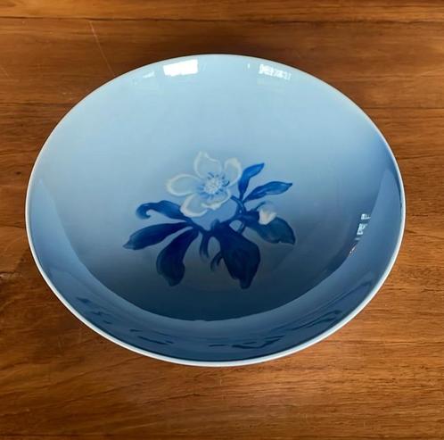 Bing & Grondahl Christmas Rose schaal, Huis en Inrichting, Keuken | Servies, Zo goed als nieuw, Schaal of Schalen, Porselein, Ophalen of Verzenden
