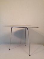 Jaren 50 bijzetttafel merk Rawi Vintage lichtgrijs, Huis en Inrichting, Tafels | Bijzettafels, 45 tot 60 cm, Overige materialen